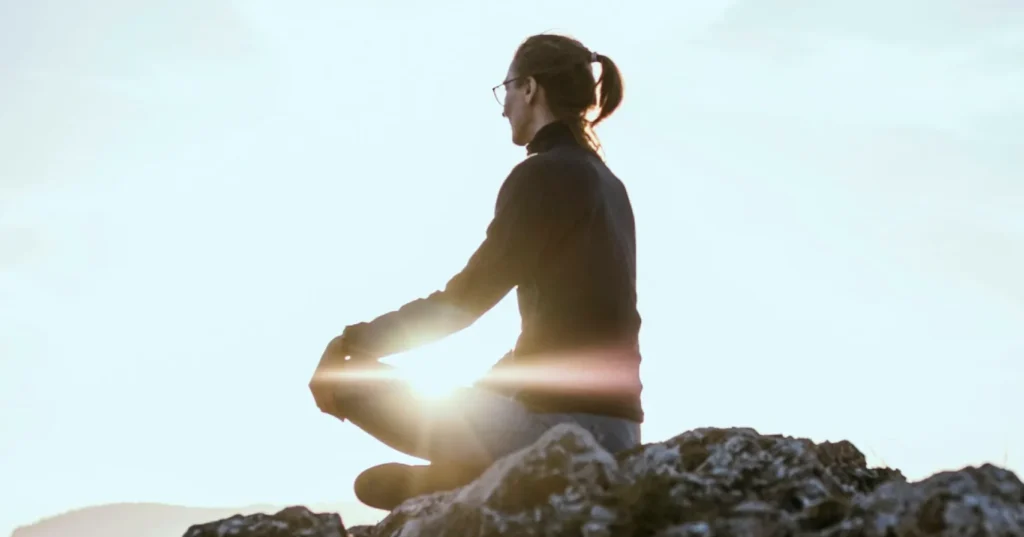 Resolve the psychological issues caused by obesity through meditation.