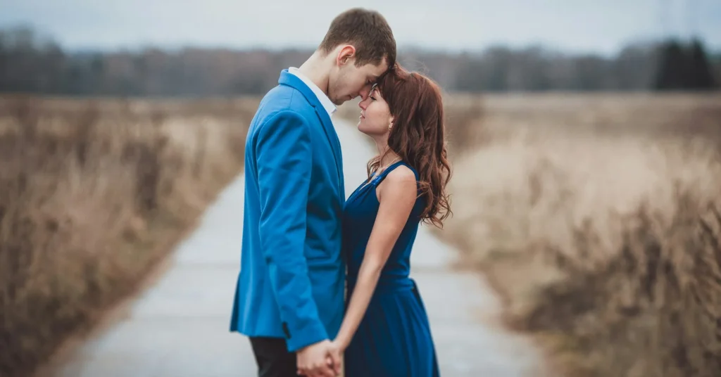 Couple holding each others hands