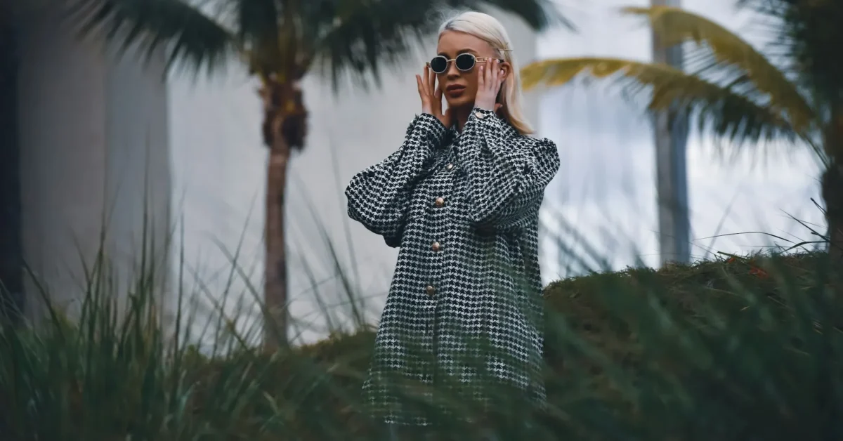 Best dresses for apple shaped body having belly fat.